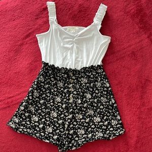 No Comment NY.LA Paperbag Romper. Size: Medium